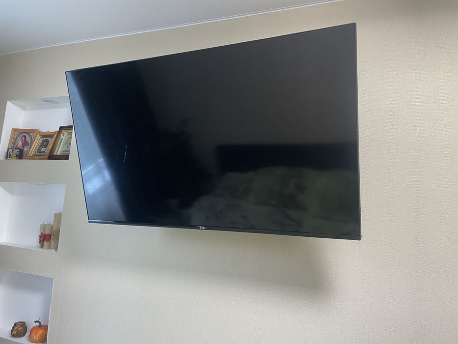 Продам телевизор на запчасти TDLEX