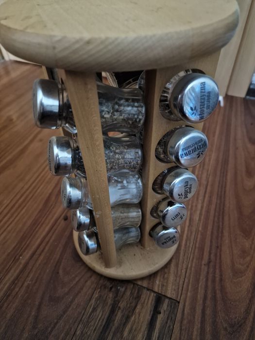 Obrotowy stojak na przyprawy