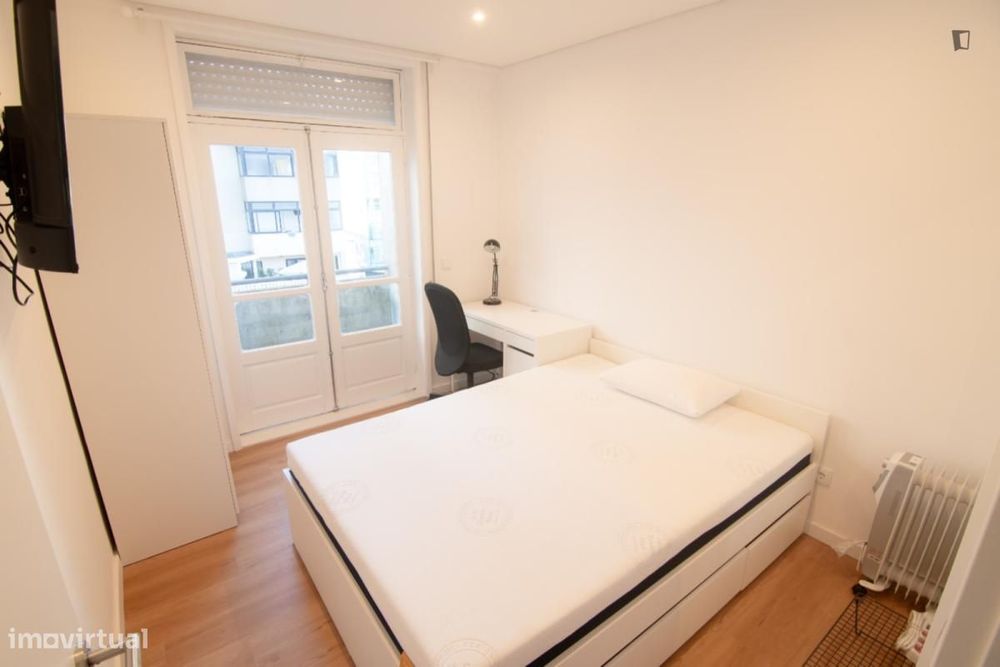 Quarto - localizado em Mafamude Porto