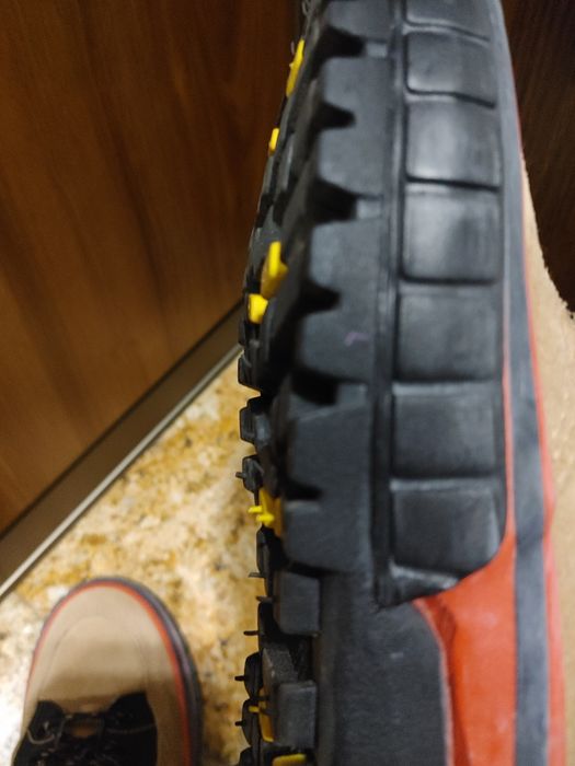 Buty sportowe caterpillar CAT beżowe 37