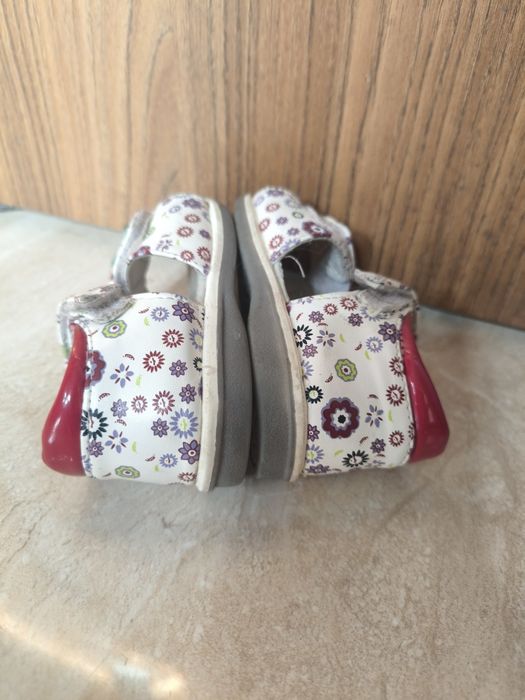 Sandałki 22 dla dziewczynki