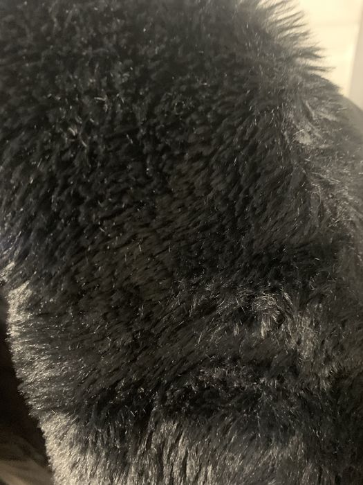 Casaco preto de pelos tamanho L