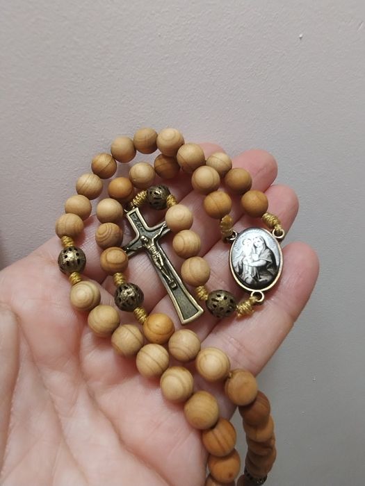 Różaniec z wizerunkiem Matki Bożej i Pana Jezusa