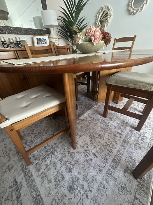 Mesa de jantar com 6 cadeiras