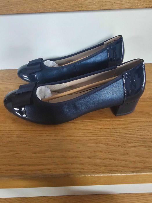 CAPRICE Czółenka granatowe Ingrid, rozmiar 38,5