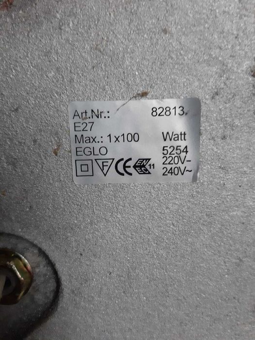 Candeeiro de pé  marca Eglo