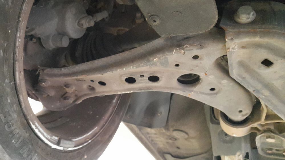 Braço de suspensão frente direito VOLKSWAGEN Polo (9N)