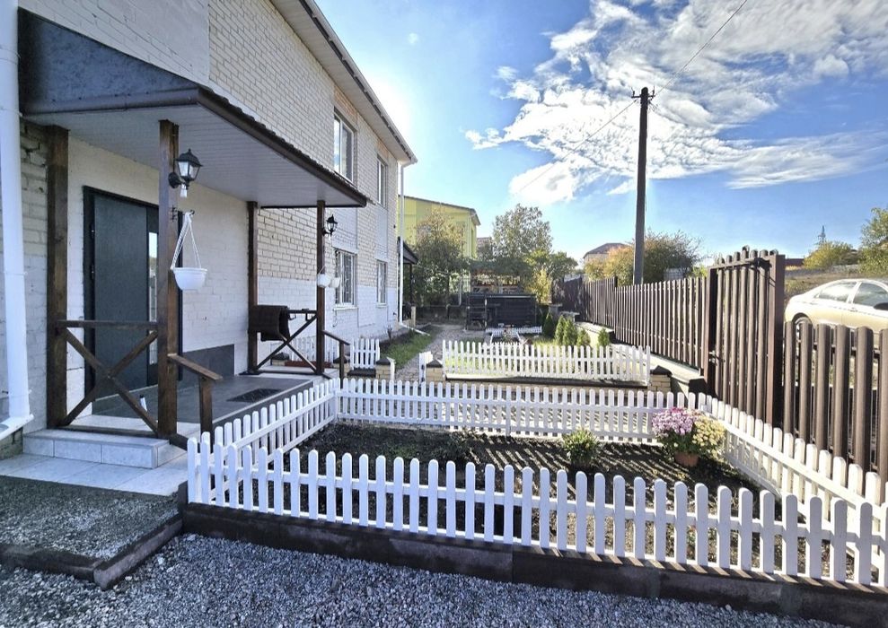 Продам гарний 2 поверховий будинок