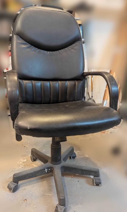 Fotel obrotowy skórzany