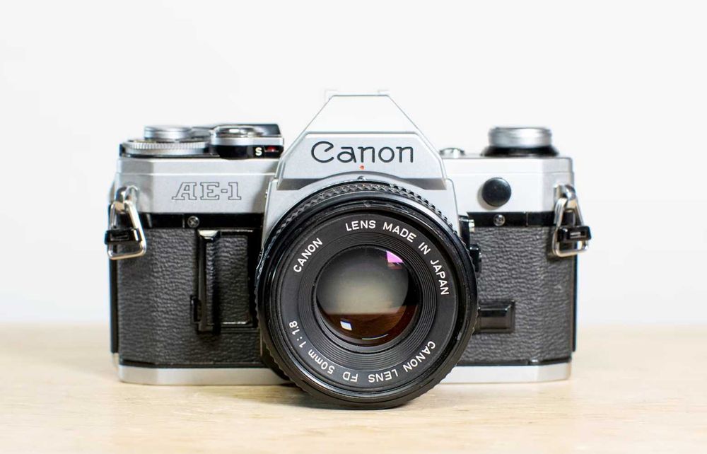 Canon AE-1 + Canon FD 50mm f/1.8 Prime - (testada e limpa)