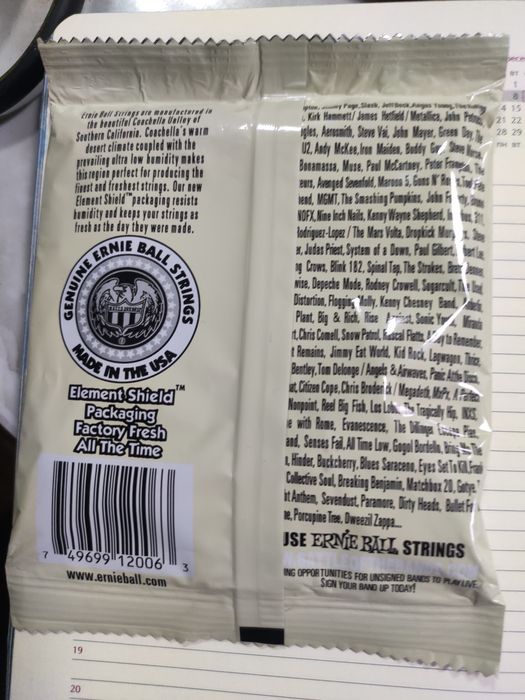 Струни для акустичних гітар.