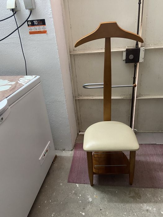 Cadeira vintage de madrira com cadide