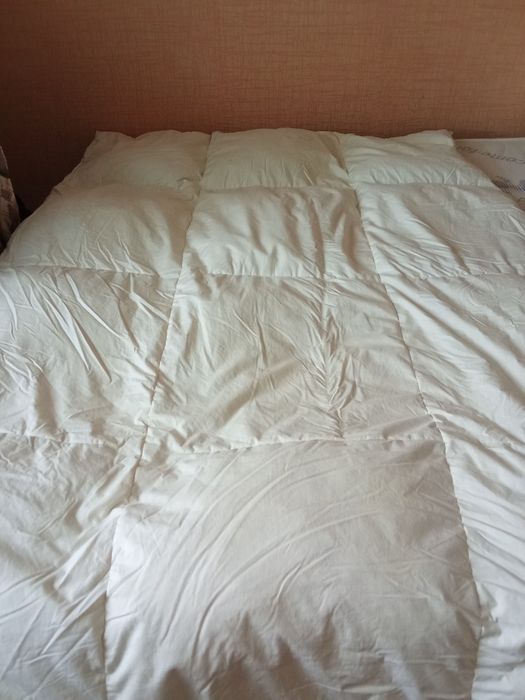 Пухова ковдра,постільна білизна