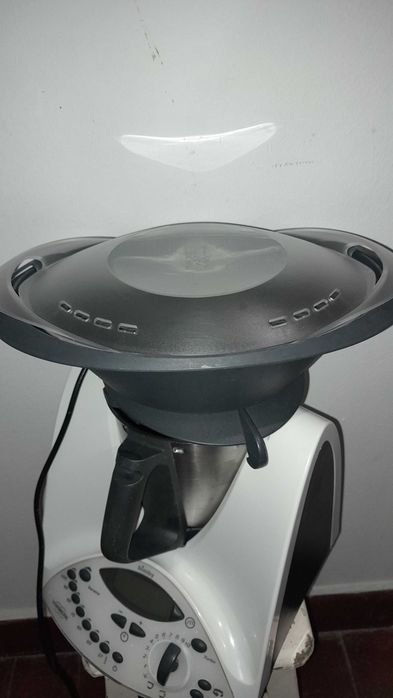 Bimby modelo antigo com saco de transporte