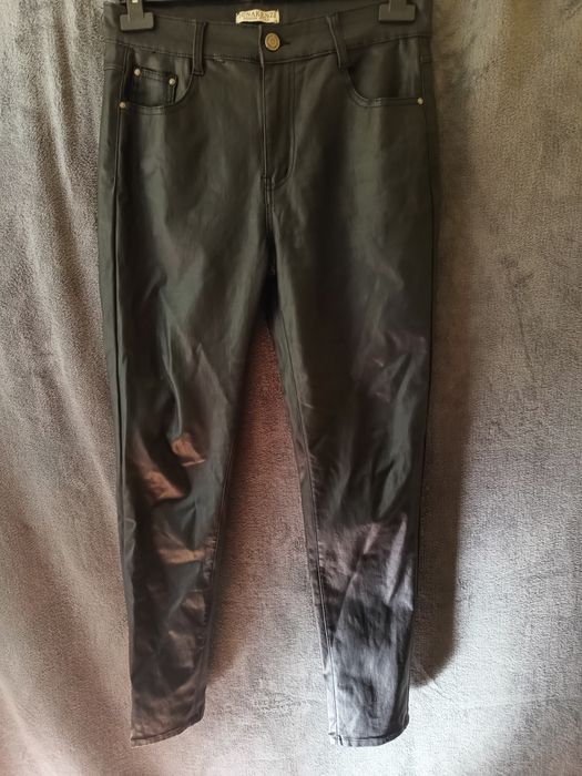 Czarne spodnie skórzane skinny