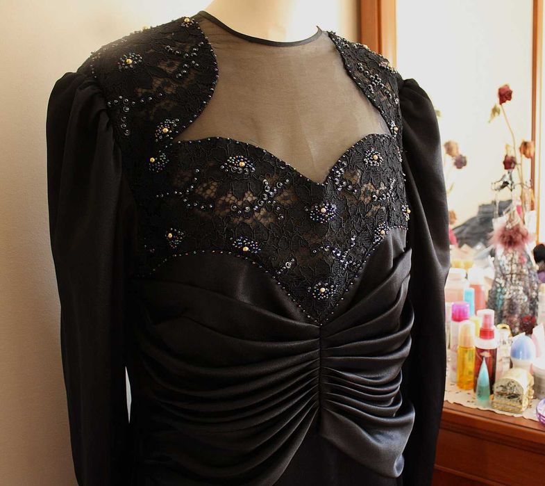 Vestido Preto Vintage com Apliques, Renda e Lantejoulas
