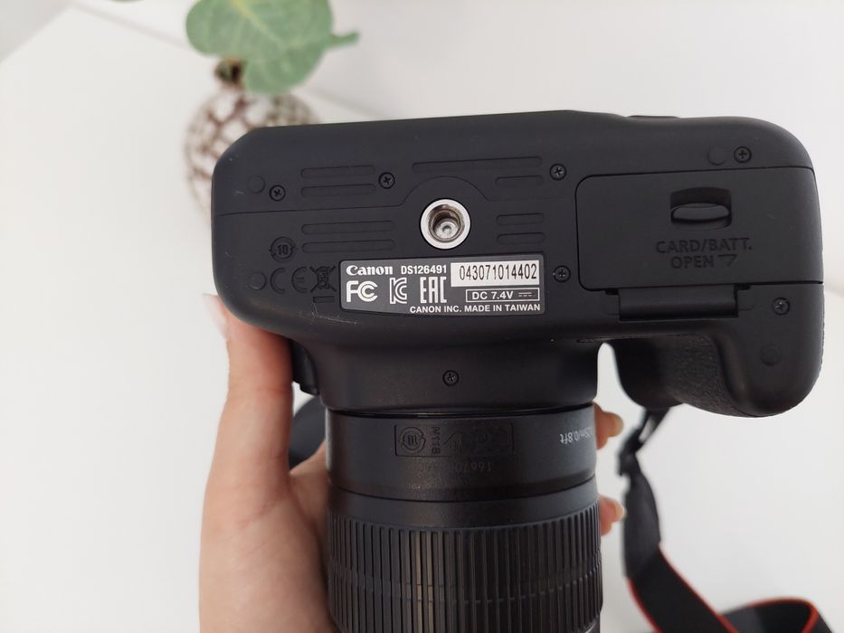 Vendo Canon 1200D + EF-S 18-55mm