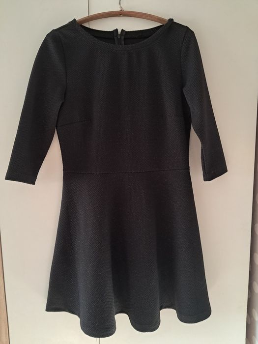 Czarna krótka sukienka ze srebrną nitką