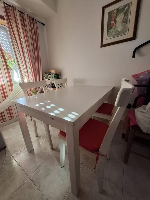 mesa de jantar + 4 cadeiras