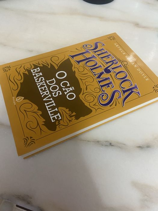 Livro Sherlock Holmes - O Cão dos Baskerville