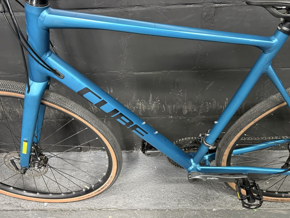 Rower miejski Gravel Cube Nuroad Shimano Claris Aluminium Tarczowe Hamulce XL 57 cm Urban Bikes