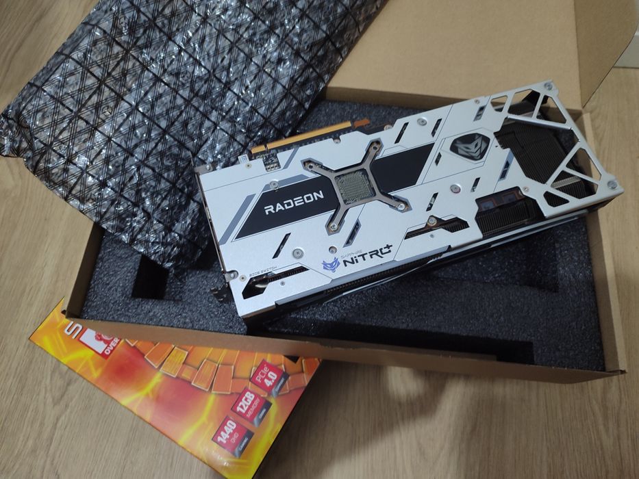 Radeon Sapphire nitro + RX 6700 XT 12GB