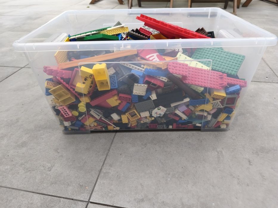 Caixa de legos para criança