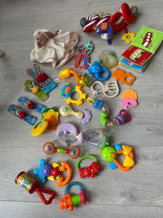 Дитячі іграшки/брязкальця/прорізувачі