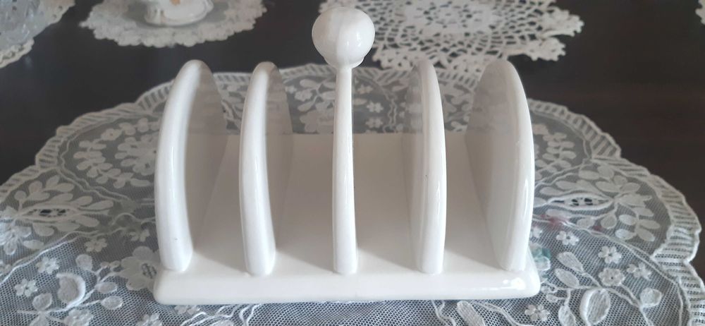 Ceramiczny stojak na toasty lub serwetnik