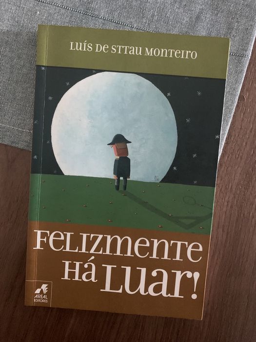 Livro “Felizmente há luar”