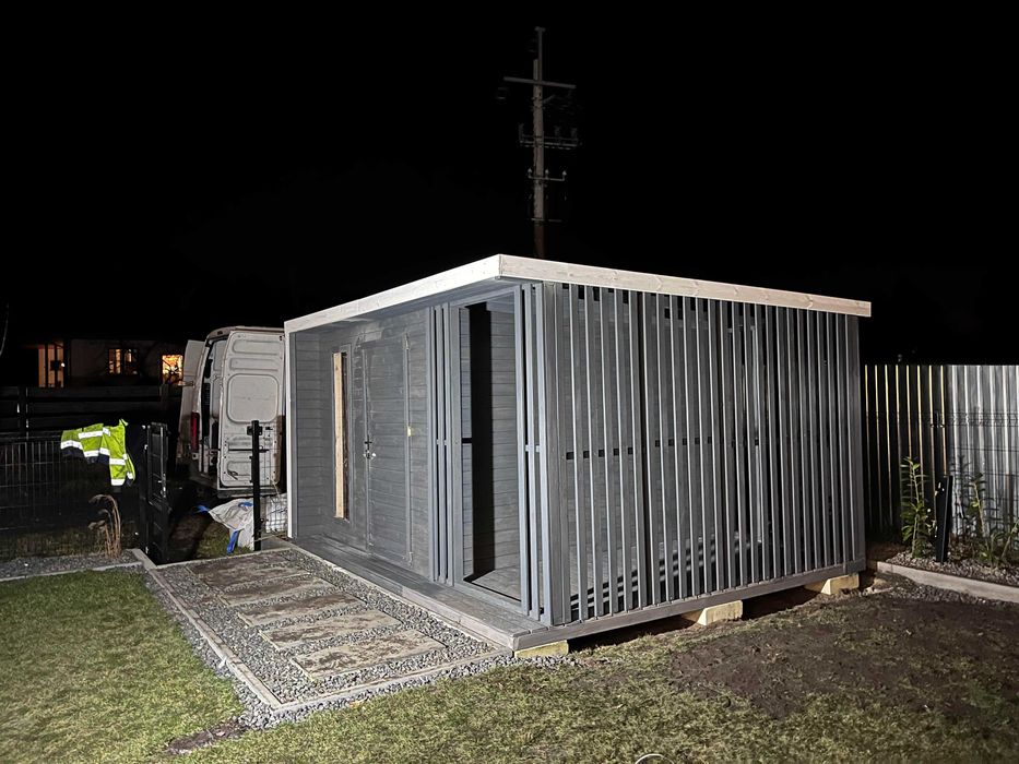 %RATY% Nowoczesny domek narzędziowy z drewutnia zadaszeniem