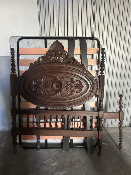 Cama de casal Madeira maciça