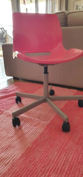 Conjunto cadeira + tapete rosa 1,40 × 2,00