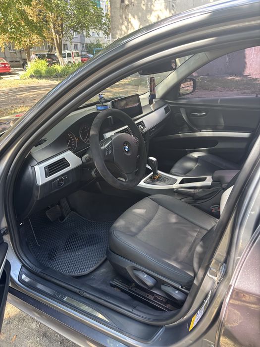 Продам BMW e90 2011
