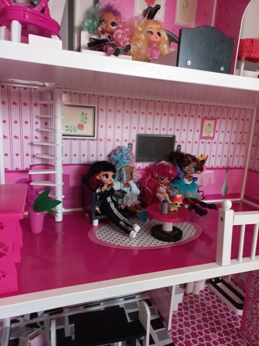 Duży domek dla lalek