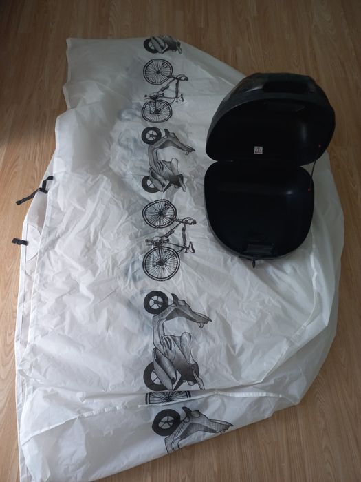 Givi 30 litros incluem uma capa para sua moto