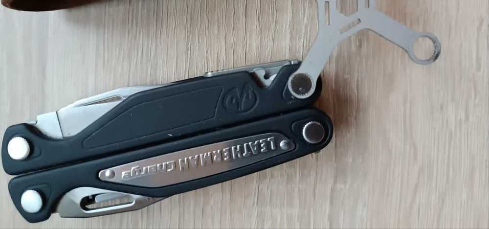 Klucz do korekcji luzu w leatherman Charge AL i Rebar