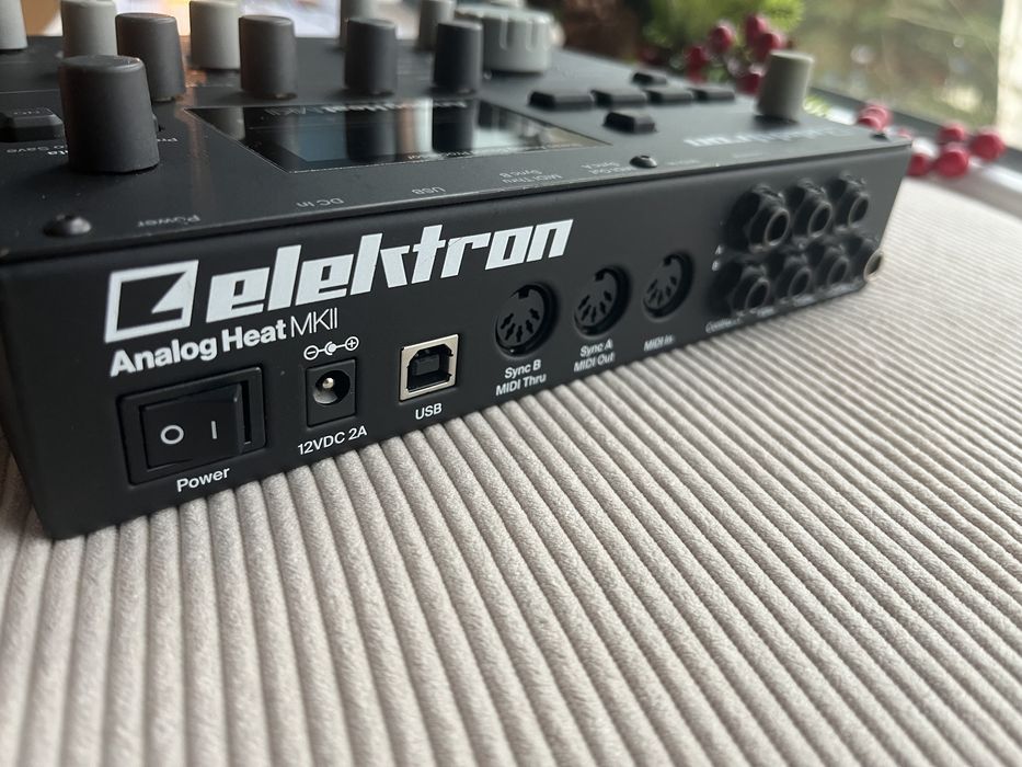 Multiefekt distortion saturation Elektron Analog Heat MKII