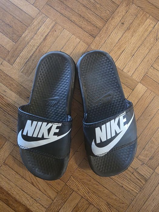 Klapki nike 32  stan idealny