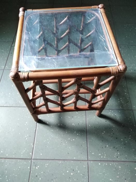 Stoliczek z rattanu kawowy mały