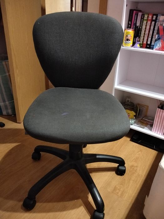 Cadeira em ótimo estado de uso, levanta, inclina