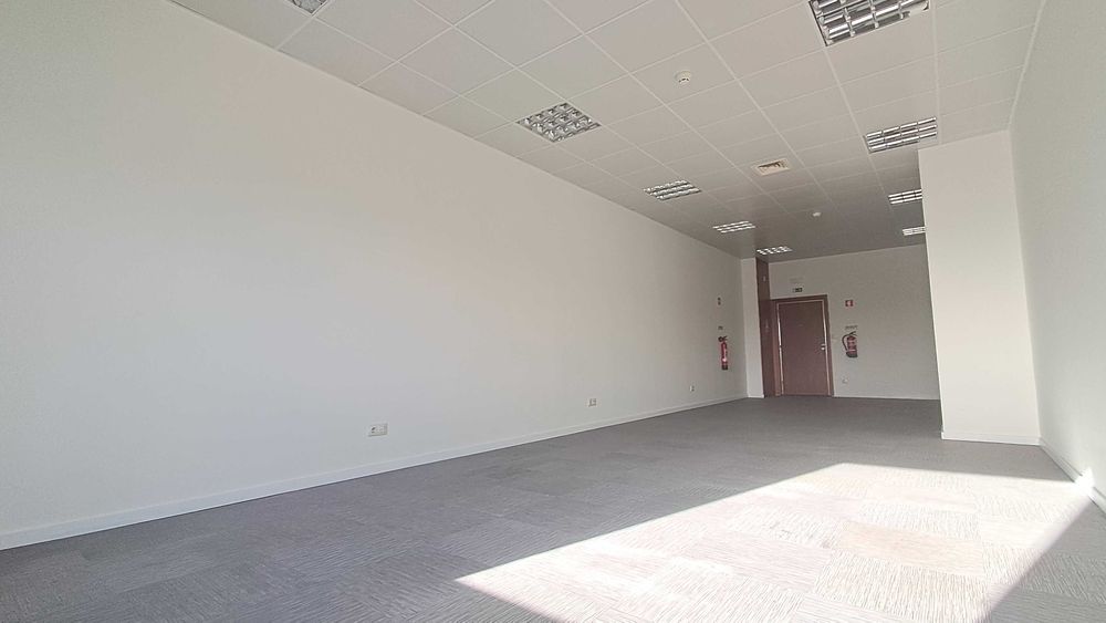 Escritório para arrendamento na Torre das Antas com Garagem
