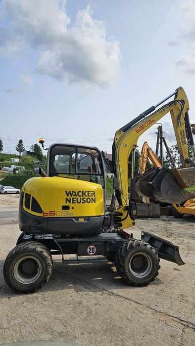 Wynajme koparko-ladowarke i inny sprzęt budowlany..