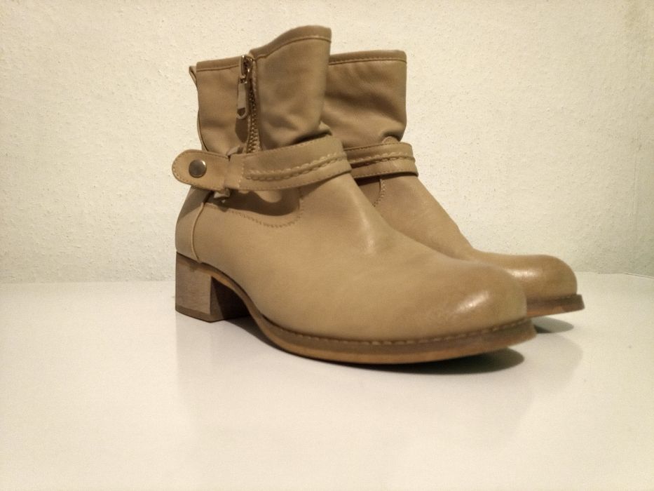 Buty jesienne na obcasie