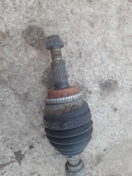 Передня ліва полуось піввісь Тойота Авенсіс т25 2.2. d-cat 177ph МКПП