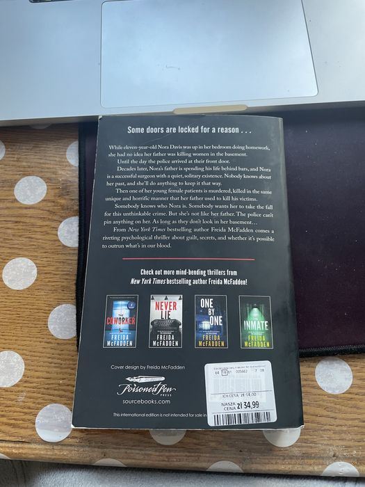 freida mcfadden the locked door англійською