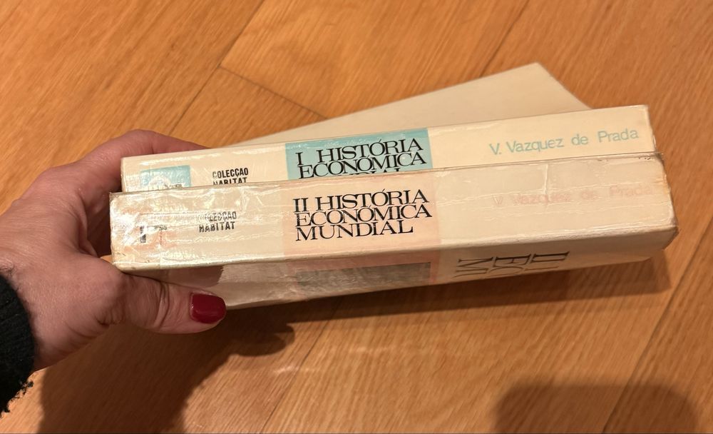 2 livros “ Historia Economica Mundial”