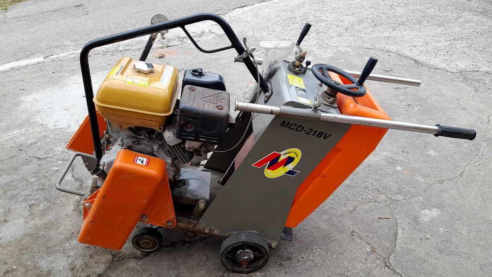 Cortadora de asfalto Mikasa MCD-218V usado