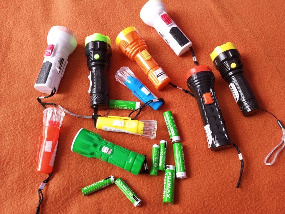 Фонарик яркий на одной АА или ААА.Качество.Фонарики.