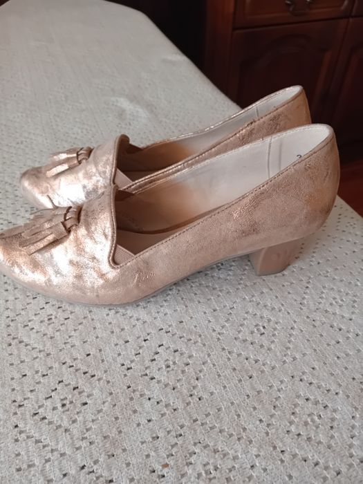 Nowe buty ze skóry naturalnej